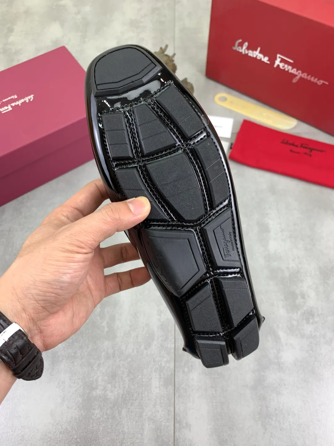 Men's shoes 💰P542 New model, high quality [Ferragamo/Ferragamo] Latest lazy slip-on shoes Original imported calfskin, imported cowhide lining + original luxury metal buckle + original combination outsole Comparison without pressure Code number: 38-45